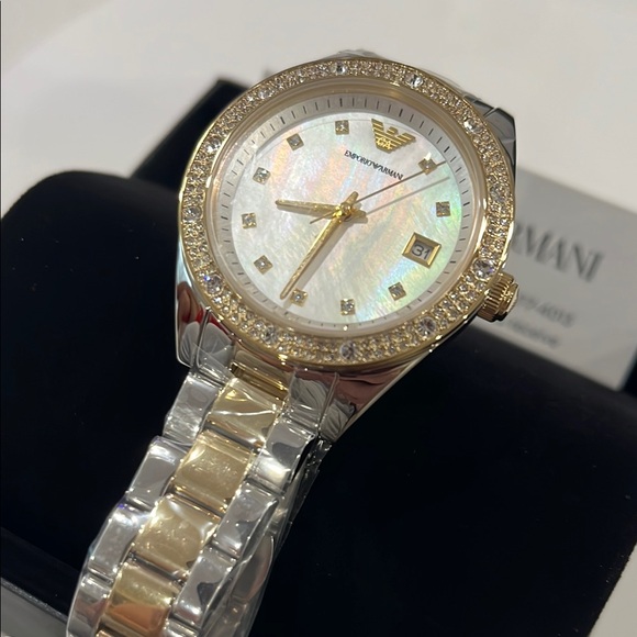 Emporio Armani LEO MOTHER PEARL DIAL-GOLD SILVER CRYSTAL AR11520 BRAND NEW - Picture 3 of 5